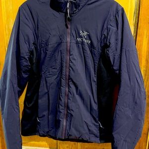 Arc’teryx women’s Light Synthetic insulated jacket. Size 8-10